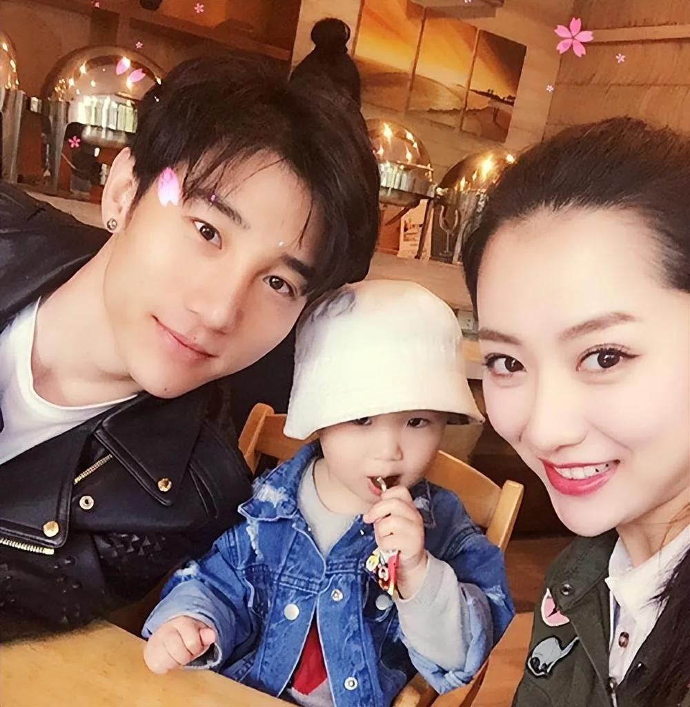 白冰个人资料简介与丁一闪婚，离婚后一个人带孩子，如今她还好吗？