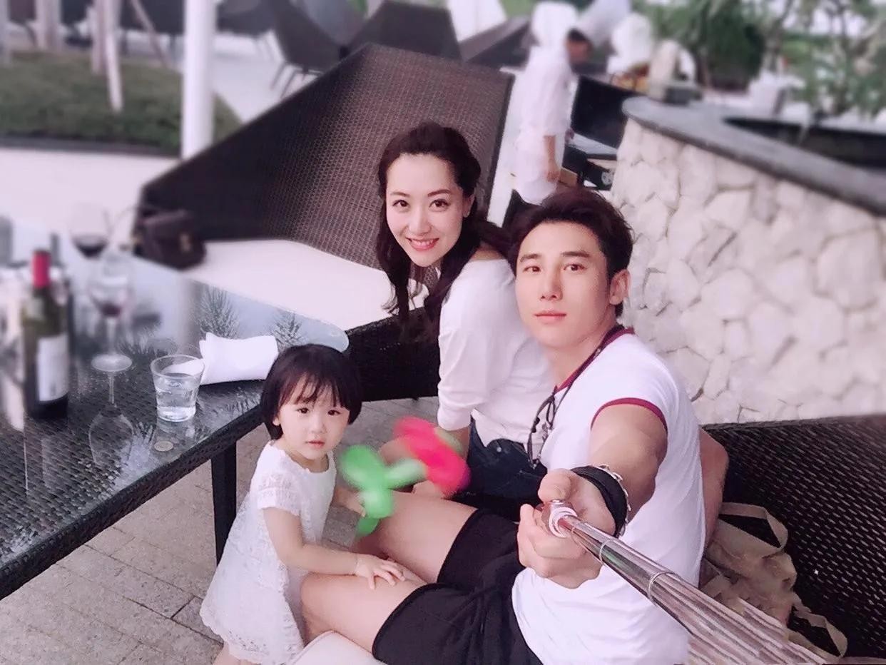 白冰个人资料简介与丁一闪婚，离婚后一个人带孩子，如今她还好吗？