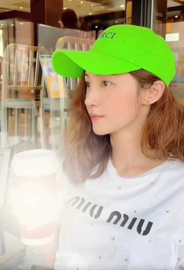 ​姚笛败光仅存的一点好感（40岁姚笛戴绿帽子比心）