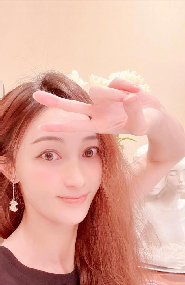 ​姚笛败光仅存的一点好感（40岁姚笛戴绿帽子比心）