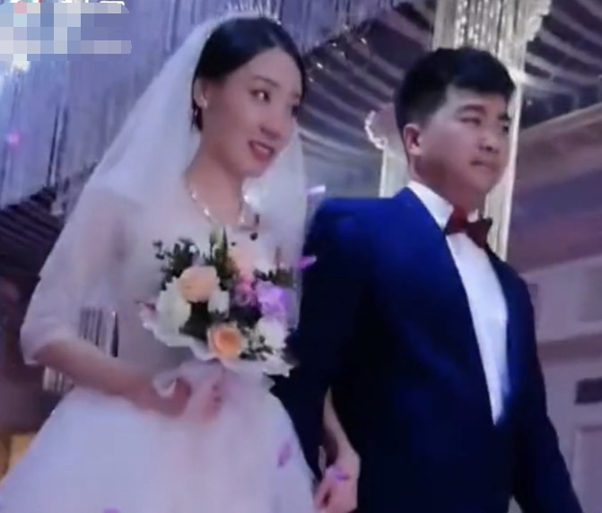 ​张小斐个人资料老公9网曝张小斐结婚，丈夫是素人？网友：人家不能偷偷结婚？