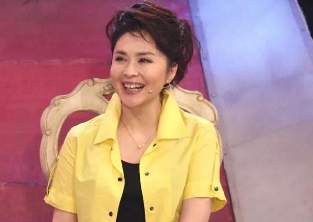 ​田歌离婚后生下孩子了吗（经历一段失败的婚姻后）