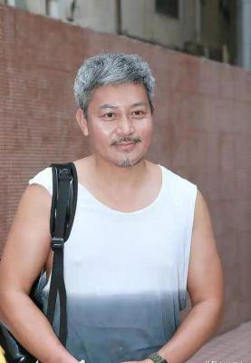​他是陈浩南的原型，16岁涉足社会，19岁便坐上大哥之位，曾助阵古天乐