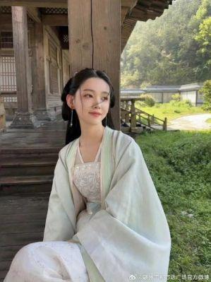 ​女艺人李沐宸的资料大揭秘，她的出道资源和家庭背景是否有关联？