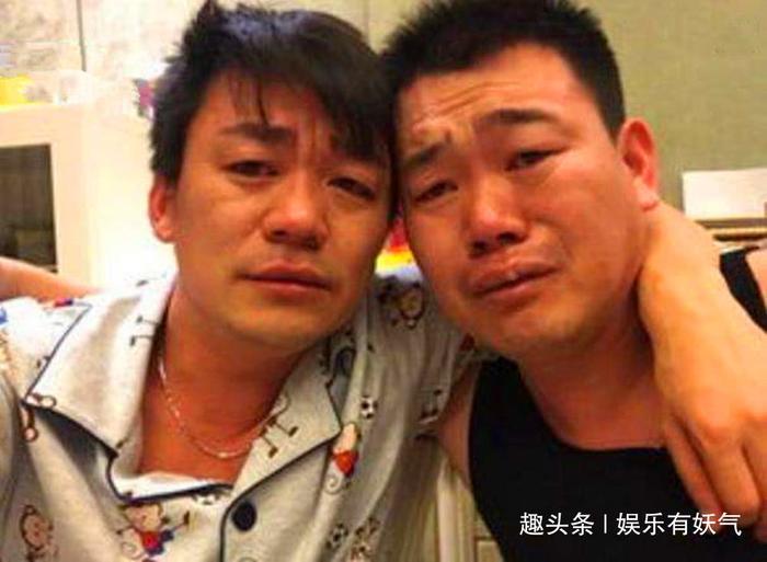 ​王宝强身家上亿，亲哥哥却在村头卖大饼，哥哥几个字网友蒙了