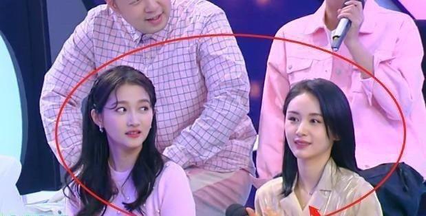​关晓彤王子文齐上《快本》，旧合影被扒出，真的是奇妙的缘分