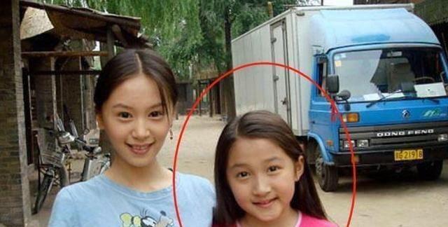 ​关晓彤王子文齐上《快本》，旧合影被扒出，真的是奇妙的缘分