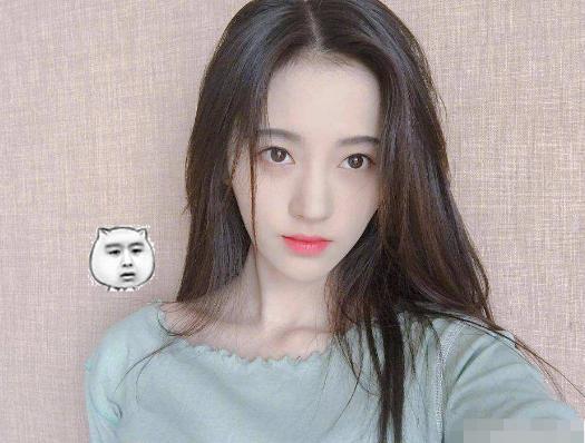​鞠婧祎也能很性感？罕见美艳写真曝光，笑起来的样子实在太甜！