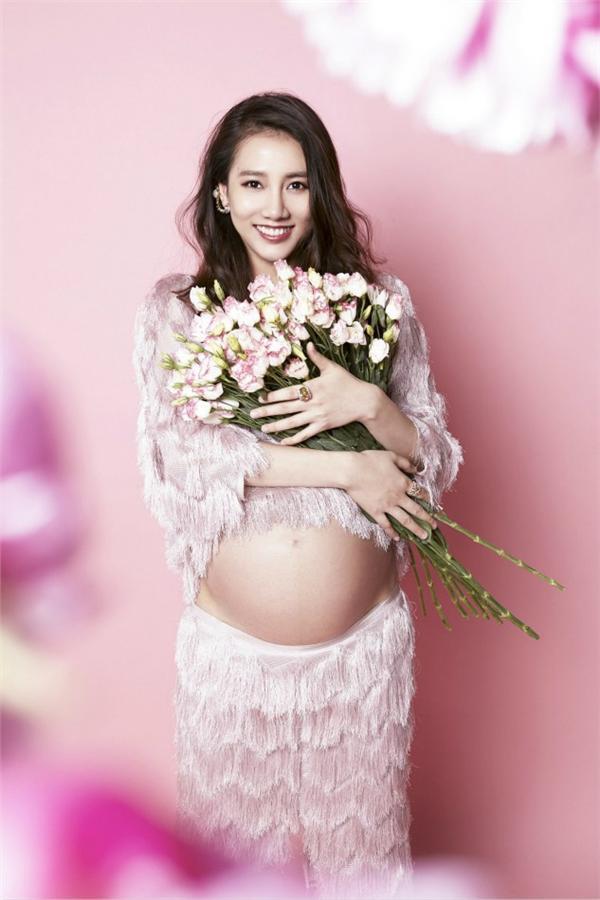 ​弦子曝裸肚孕照 弦子老公是谁？老公李茂个人资料