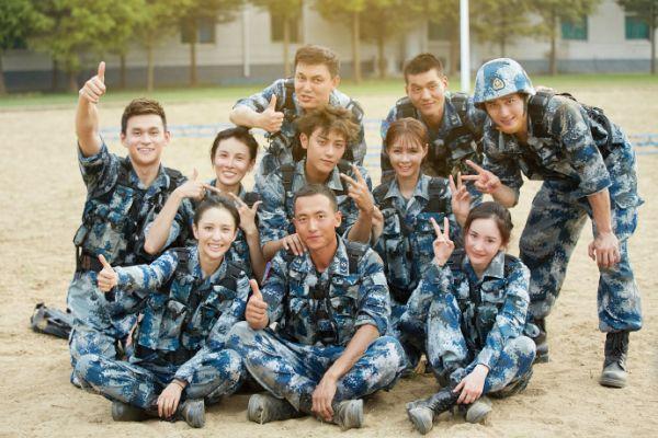 ​真正男子汉第二季杨幂素颜破整容谣言 真男2队长刘金沂资料背景