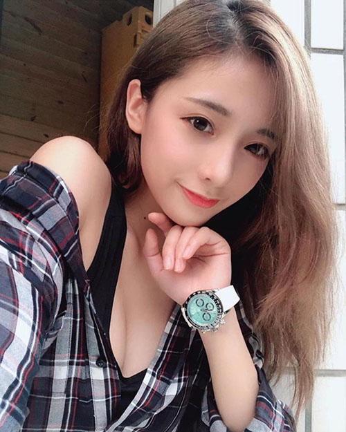 ​黄包包闪亮亮三段不雅视频种子下载 萧卉君ins资料三围多少