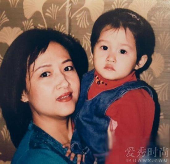 ​关晓彤妈妈照片曝光 扒一扒关晓彤家庭背景资料