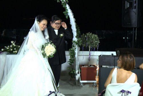 ​中国之星刘欢被曝闪婚为妻写歌 刘欢老婆卢璐个人资料照片
