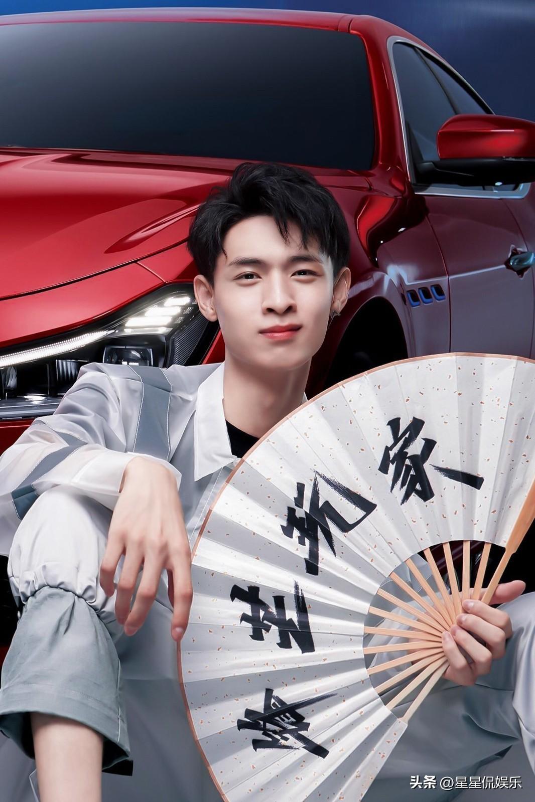 ​秦霄贤家世介绍，凯旋地产公子秦霄贤的姐姐秦瑶个人资料照片