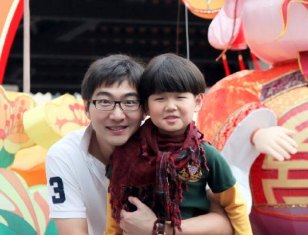 ​陈数为继子庆生 陈数老公赵胤胤前妻黄子珈资料微博