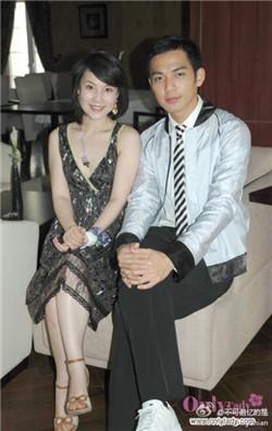 ​钟汉良皮衣裤开唱 老婆谢易桦个人资料曝光家庭背景超壕不