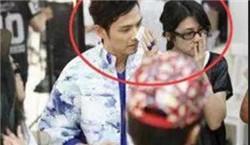 ​钟汉良皮衣裤开唱 老婆谢易桦个人资料曝光家庭背景超壕不