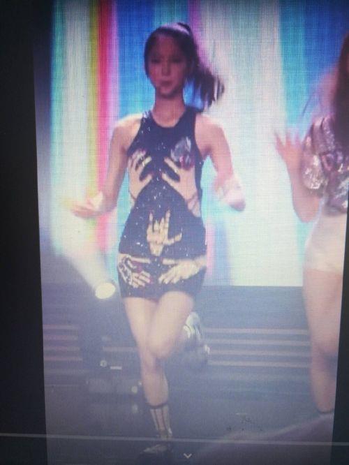 ​崔有真演出服手势不雅遭批 崔有真个人资料演出服原图曝光