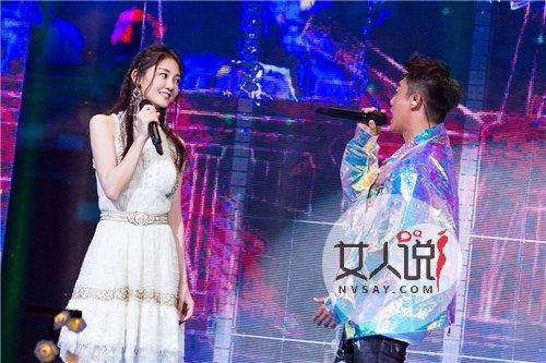 ​郑恺苗苗同框举止亲密，两人细节暴露关系不简单！苗苗照片个人资料