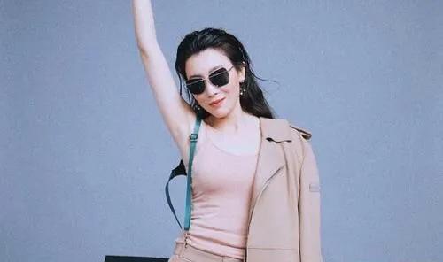 ​张棪琰的胸三围资料简介 冻龄女神魔鬼身材