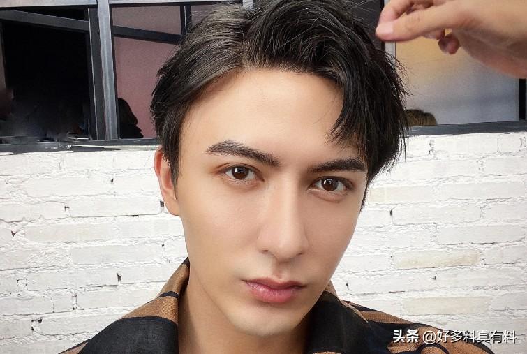 ​个人资料简介 颜值与实力并存的他为什么不火
