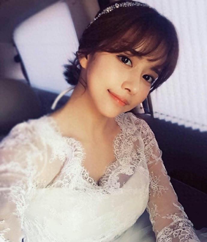 ​李弘基女友韩宝凛唯美生活照