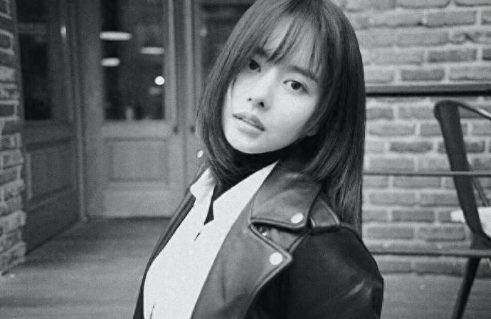 ​李弘基女友韩宝凛唯美生活照