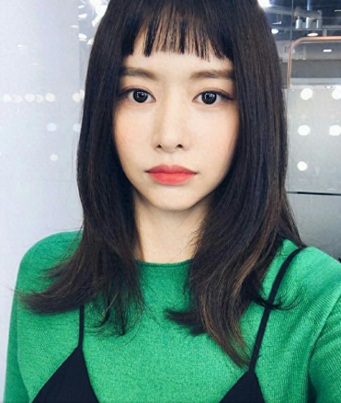 ​李弘基女友韩宝凛唯美生活照