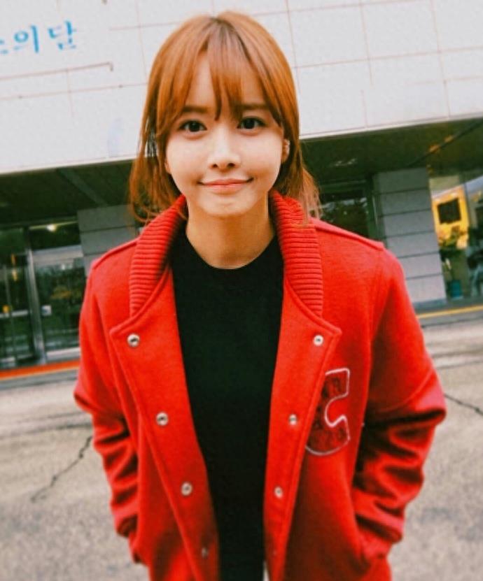 ​李弘基女友韩宝凛唯美生活照