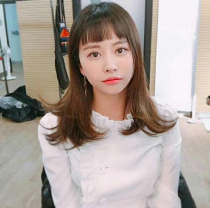 李弘基女友韩宝凛唯美生活照