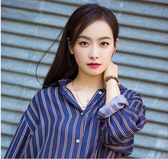 ​奥尼尔搂宋茜开心微笑，宣布：“我的新中国女友！”