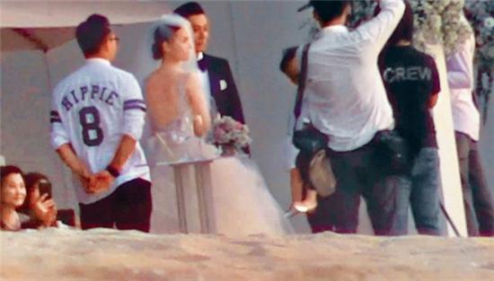 ​周柏豪低调结婚 与女友相恋 8 年
