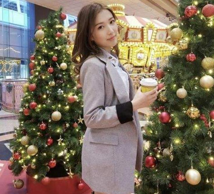 ​李泽楷27岁女友靓照曝光，吐舌卖萌，温婉雅致