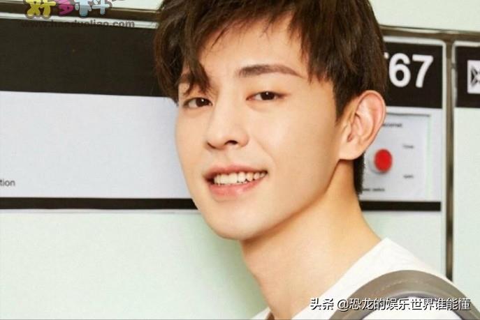 ​邓伦的前女友有哪些 邓伦与金晨的分手原因是什么