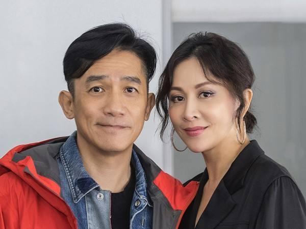 ​梁朝伟罕见秀恩爱，与刘嘉玲结婚10年，终于懂浪漫了！