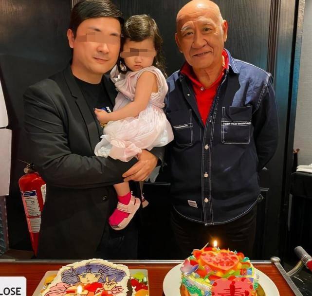 ​李家鼎庆74岁生日，三代同堂前妻也在场，小14岁女友未出现？