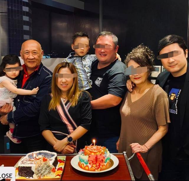 ​李家鼎庆74岁生日，三代同堂前妻也在场，小14岁女友未出现？