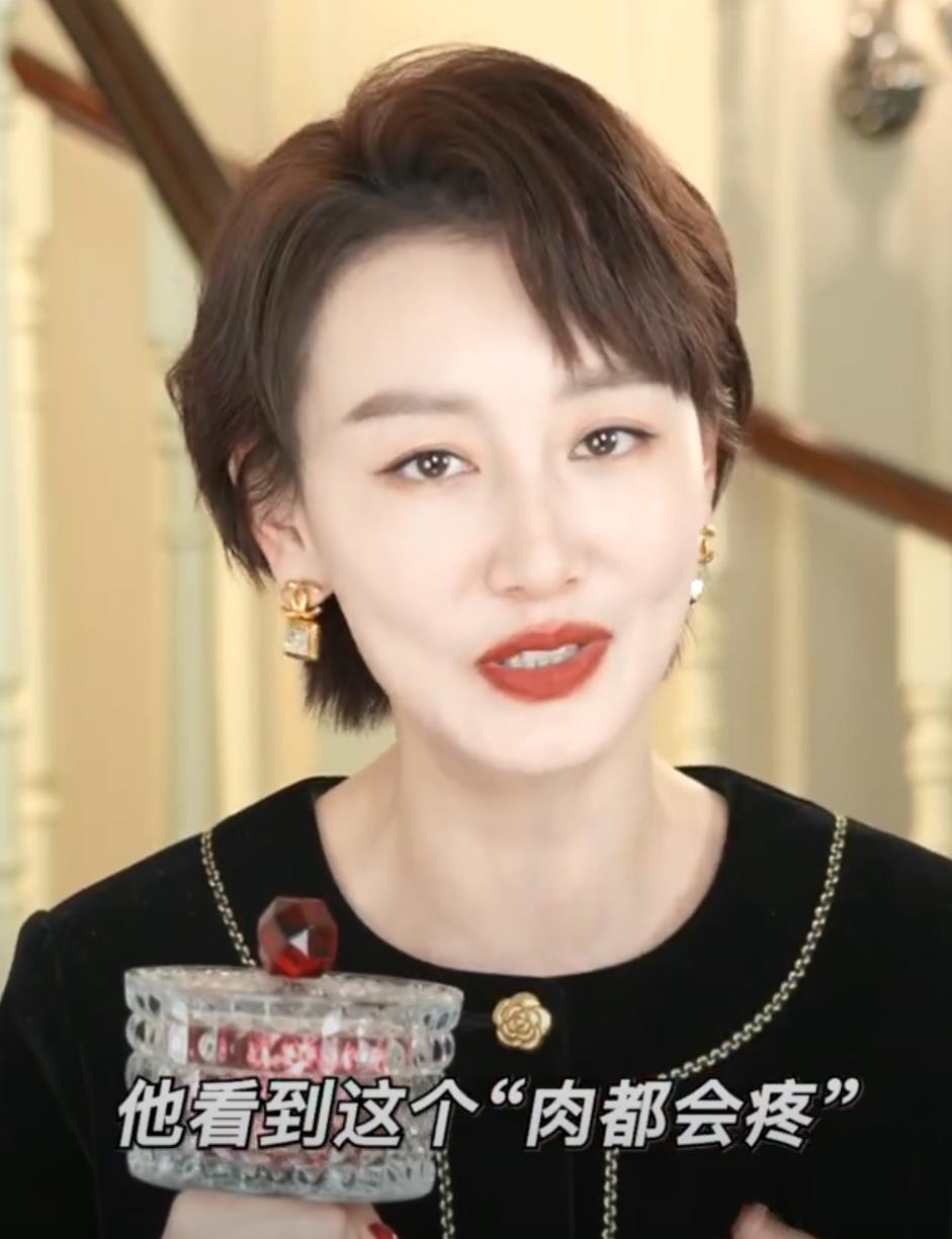 ​晓敏秀恩爱，结婚10年李好送上万礼物，两人共同打拼成江苏台台柱
