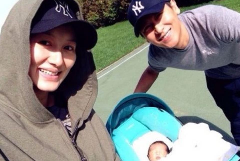 ​晓敏秀恩爱，结婚10年李好送上万礼物，两人共同打拼成江苏台台柱