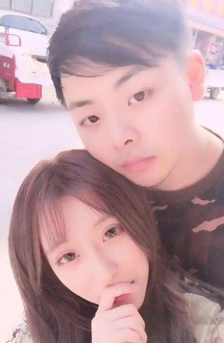 ​笑笑二婚妻子首次露脸神似加菲，水友：＂这不是西卡前女友加菲？＂