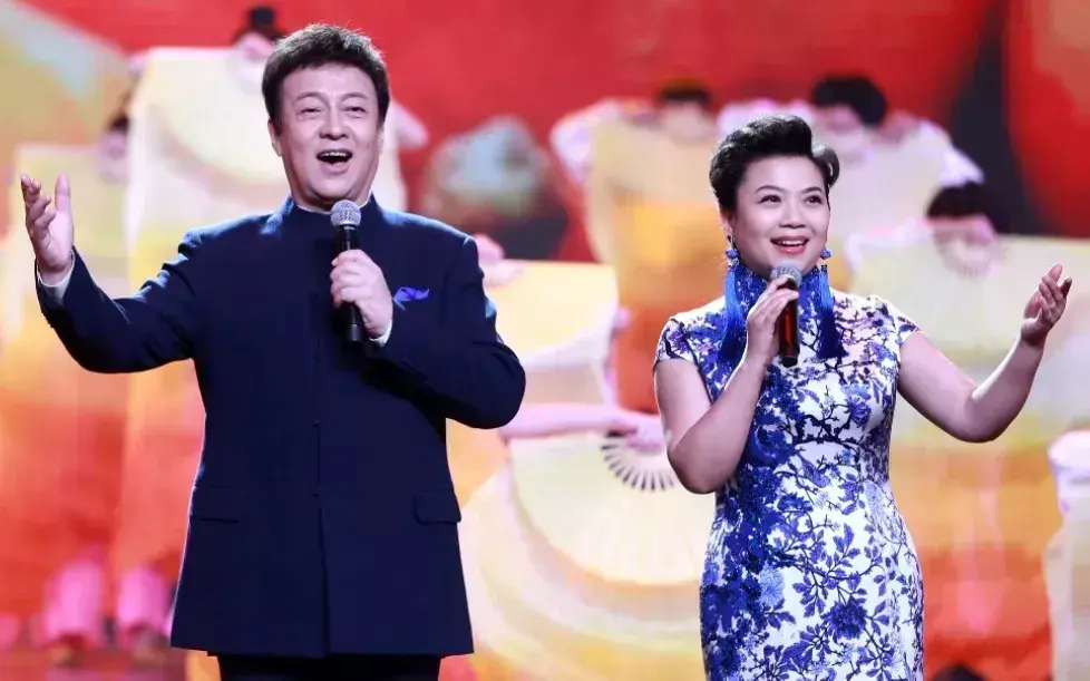 ​张也55岁仍未婚与63岁的吕继宏互相陪伴多年，不结婚也幸福！