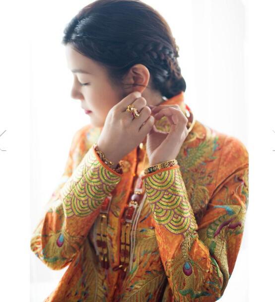 ​昨日陈妍希结婚龙凤褂美翻，但并不是所有明星都适合龙凤褂
