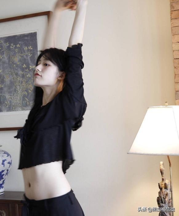 ​李诞女友“黑尾酱”晒照片，座山雕夫人，网友：羡慕蛋总！