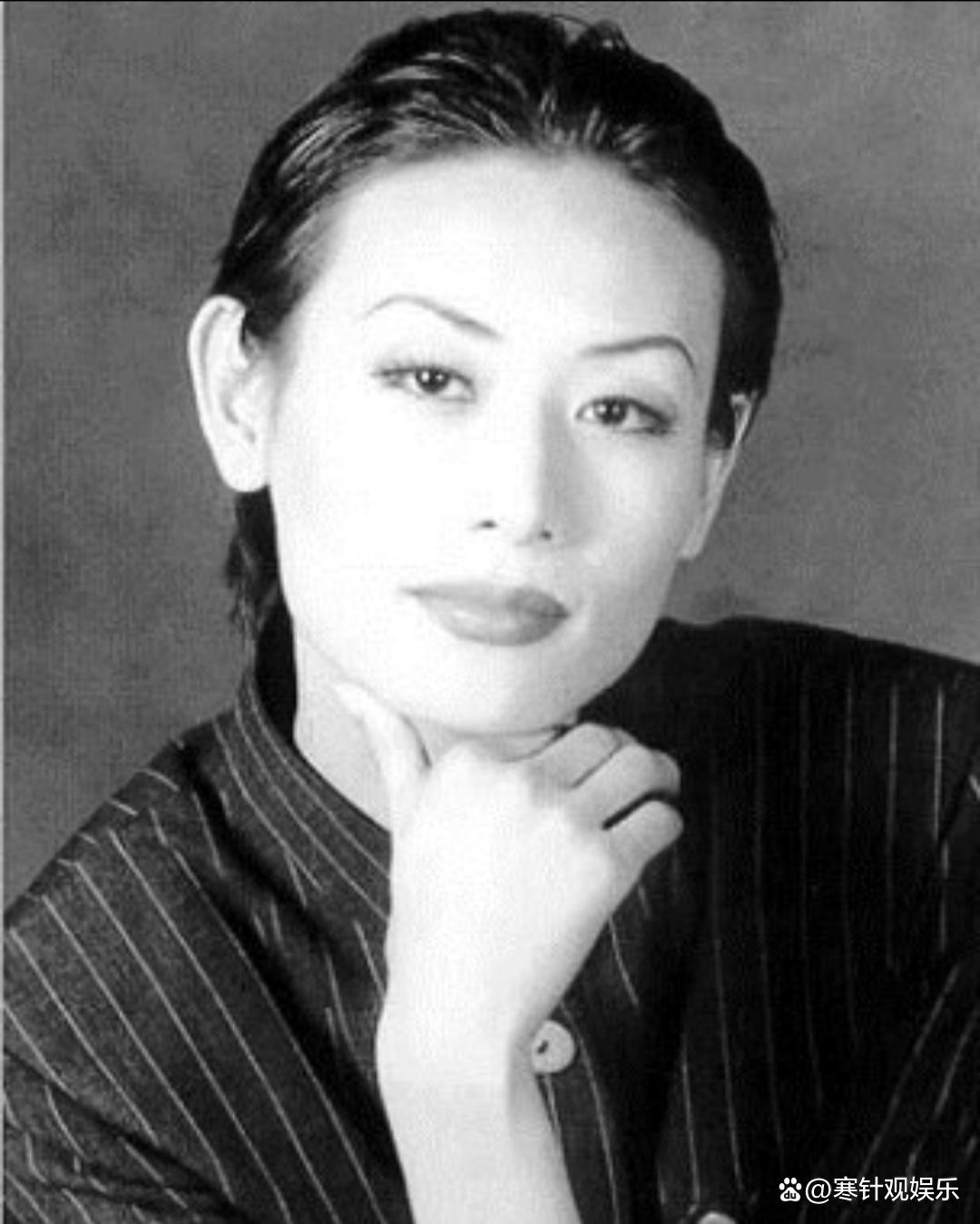 ​胡兵官宣要结婚了？网友问，新娘是谁？
