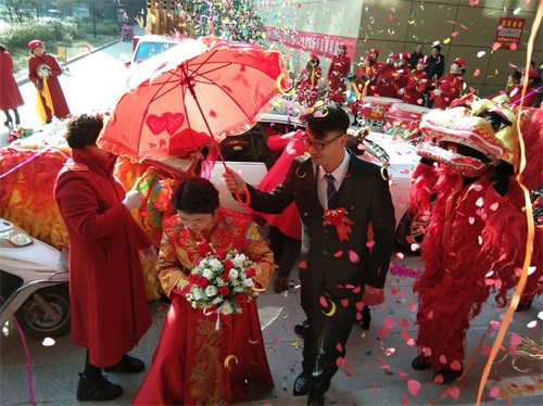 ​有专家提出男女法定结婚年龄降低至18岁！您支持吗？
