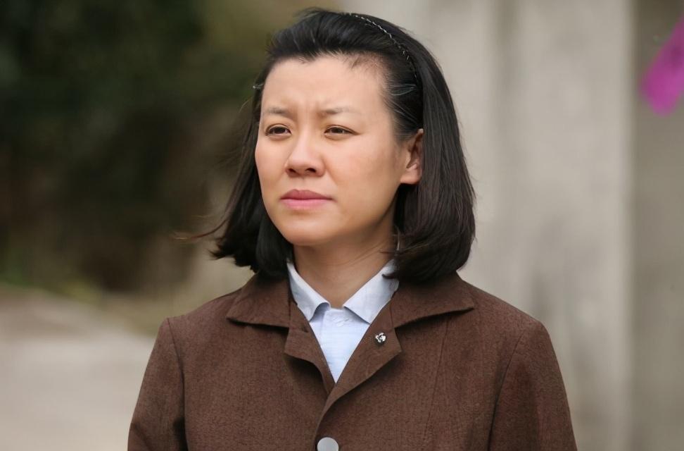 ​演员刘琳晒与丈夫牵手照，与张黎分手后嫁圈外男，结婚多年仍恩爱