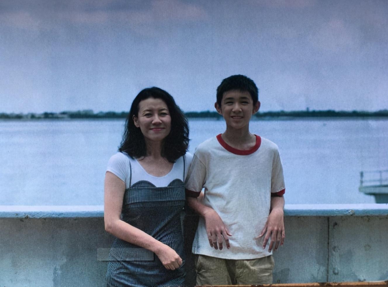 ​演员刘琳晒与丈夫牵手照，与张黎分手后嫁圈外男，结婚多年仍恩爱