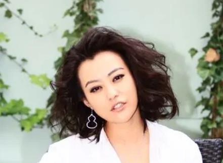 ​郝蕾终于坦白，揭露和邓超分手原因，为何结婚10年的孙俪能忍受？