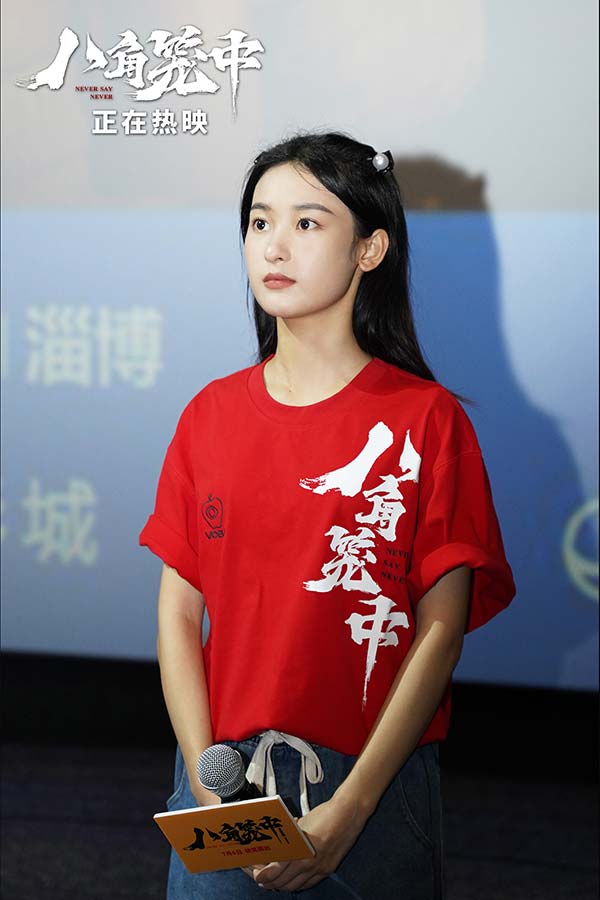 7月13日，电影《八角笼中》全国路演在淄博圆满收官，导演、领衔主演王宝强，领衔主演陈永胜，主演张祎曈来到现场和观众热情互动。映后交流环节，观众们毫不吝啬的称赞让主创们感动不已，不少观众分享了自己的观影