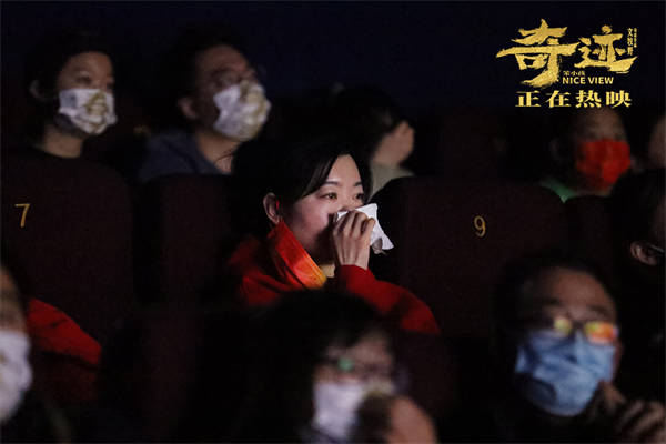 2月6日，电影《奇迹·笨小孩》导演文牧野携主演陈哈琳、公磊，特别出演王传君一起亮相“热土人间”全国路演——北京站“团圆之力”的第二场路演现场，与留京过年的观众们一起观看这部春节档给人幸福感的合家欢电影